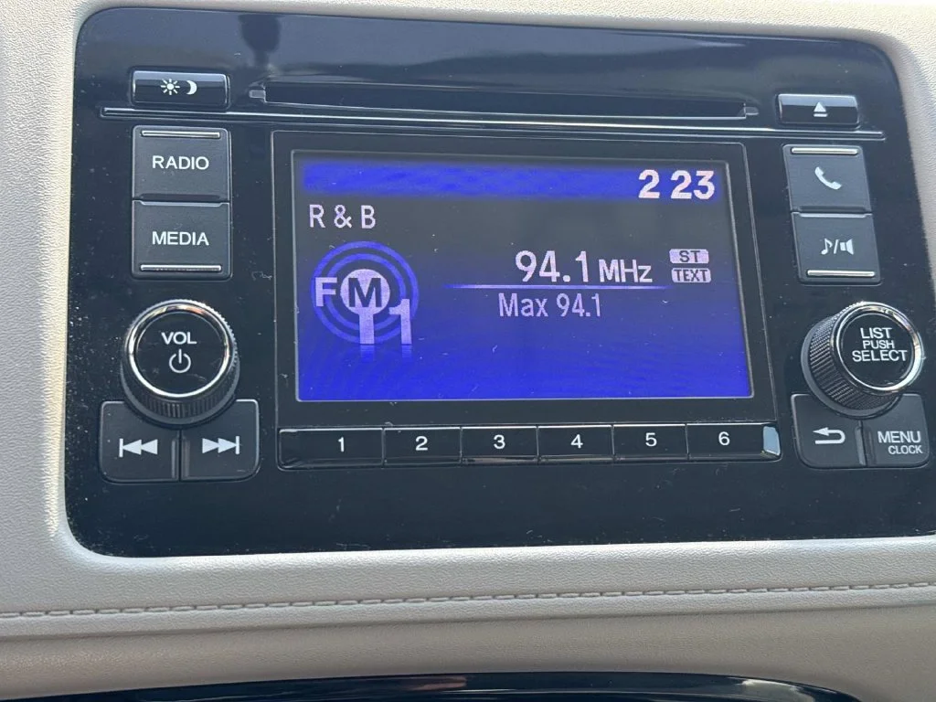 Used 2021 White Honda LX image 35