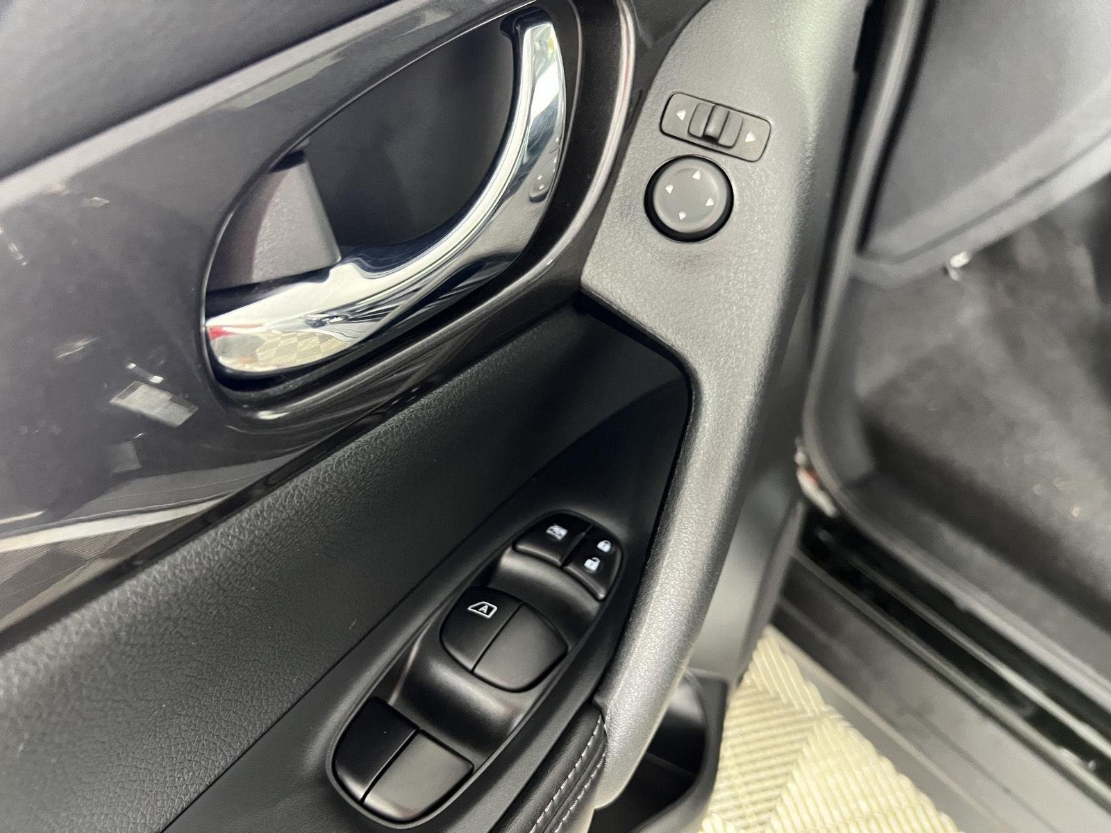 Used 2020 Midnight Pine Metallic Nissan SV image 32