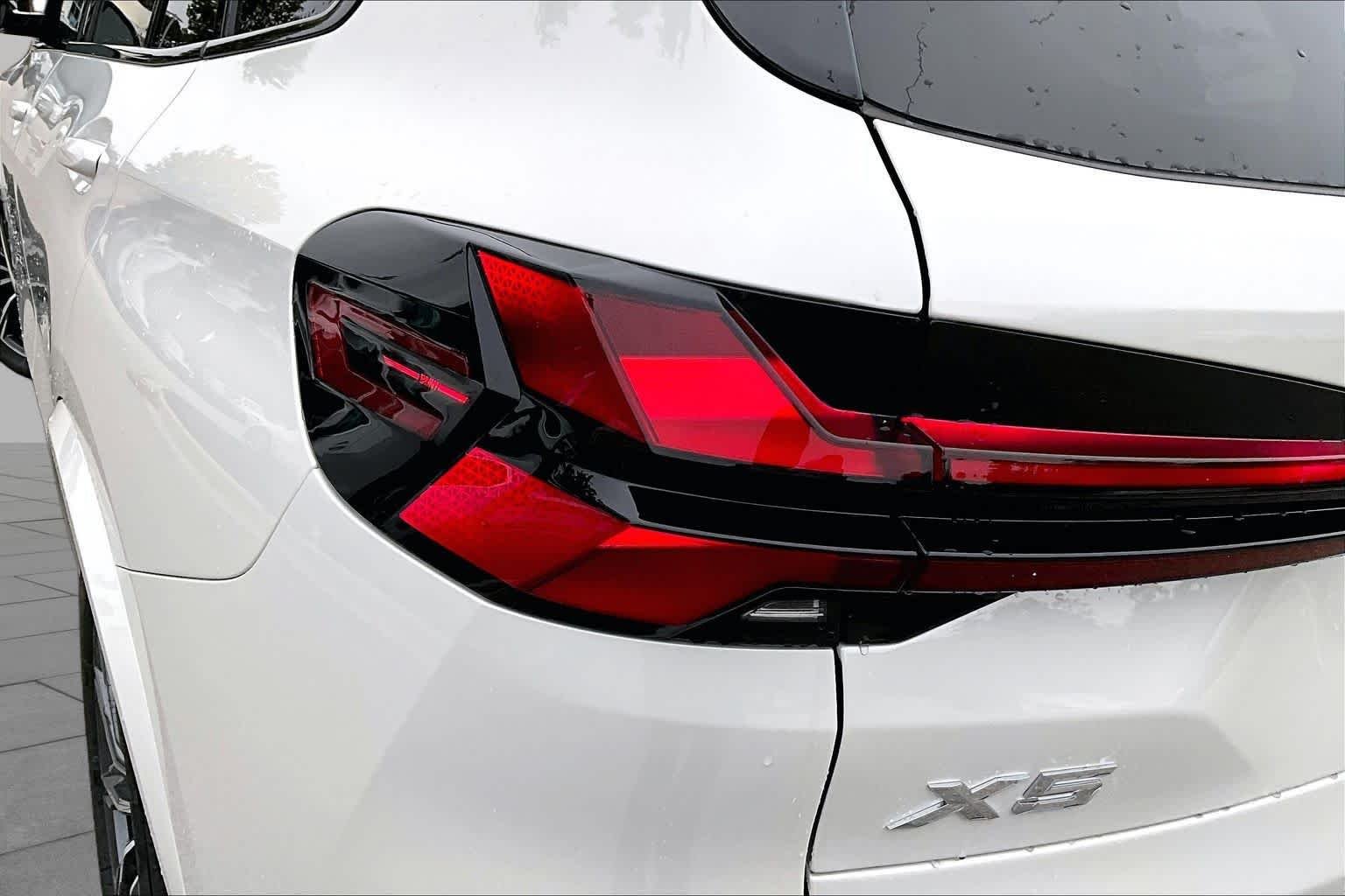 New 2026 Mineral White Metallic BMW xDrive40i image 14