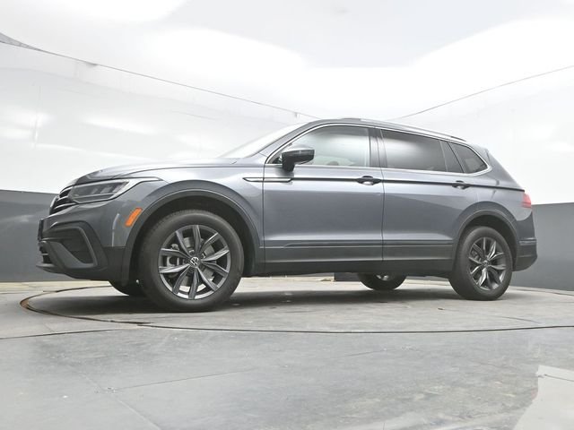 Used 2023 Gray Volkswagen 2.0T SE image 30