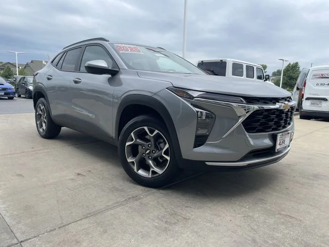 2025 Chevrolet Trax LT - Photo 10