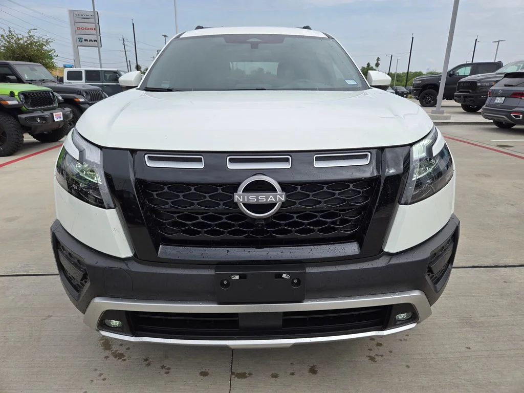 Used 2025 White Nissan Rock Creek image 8