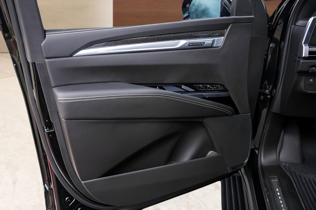 2025 Cadillac Escalade V-Series - Photo 23