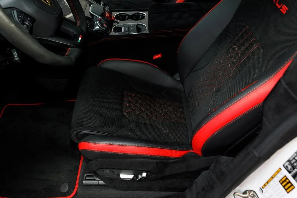 Used 2024 White Lamborghini Performante image 34