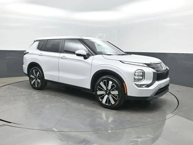 New 2026 White Mitsubishi SE image 34