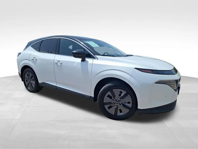 Used 2025 White Nissan SL image 1