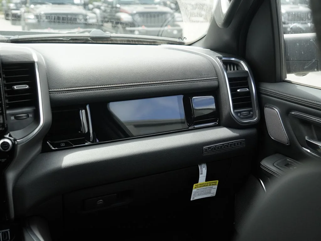 New 2026 Diamond Black Crystal Pearl-Coat Exterior Paint RAM Laramie image 31