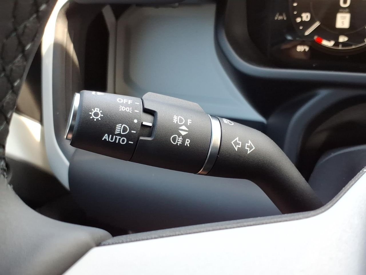 New 2026 Fuji White LAND ROVER X-Dynamic SE image 15