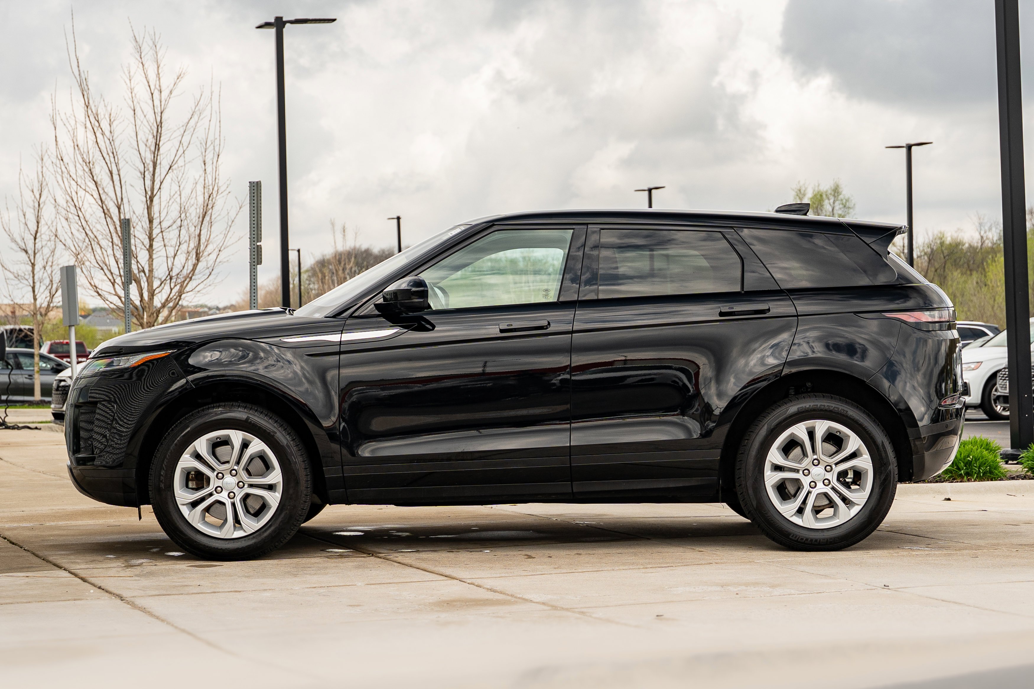 Used 2020 Santorini Black Metallic Land Rover S image 6