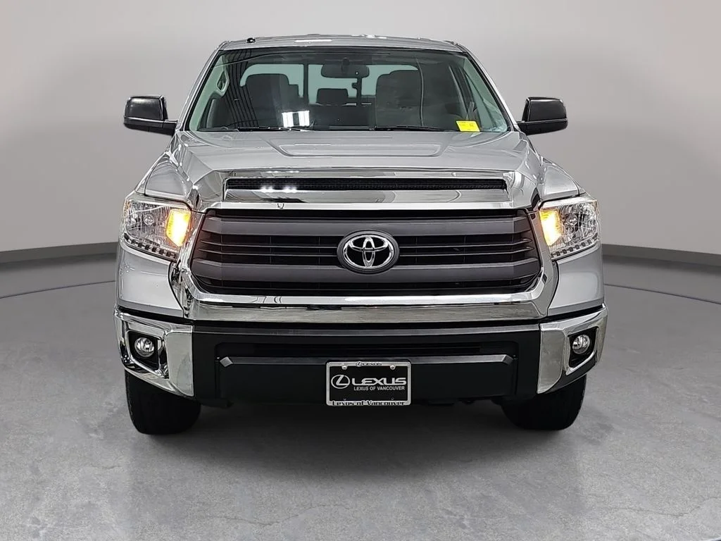 Used 2014 Silver Toyota SR5 image 3