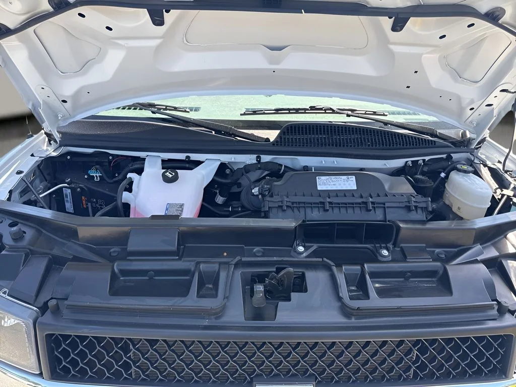 Used 2025 White Chevrolet LT image 28