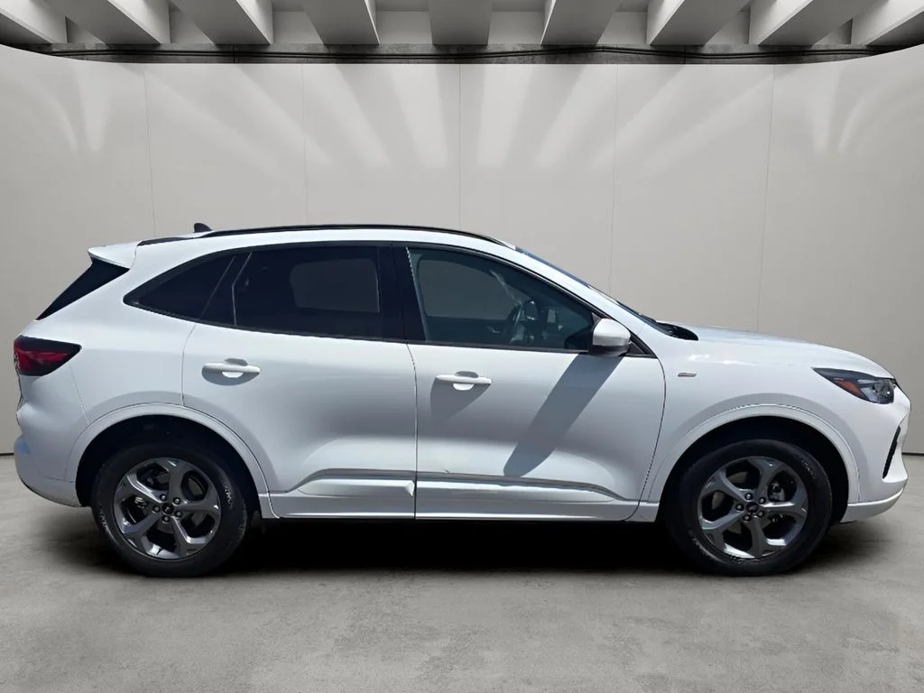 Used 2023 OXFORD WHITE Ford ST-Line Select image 12