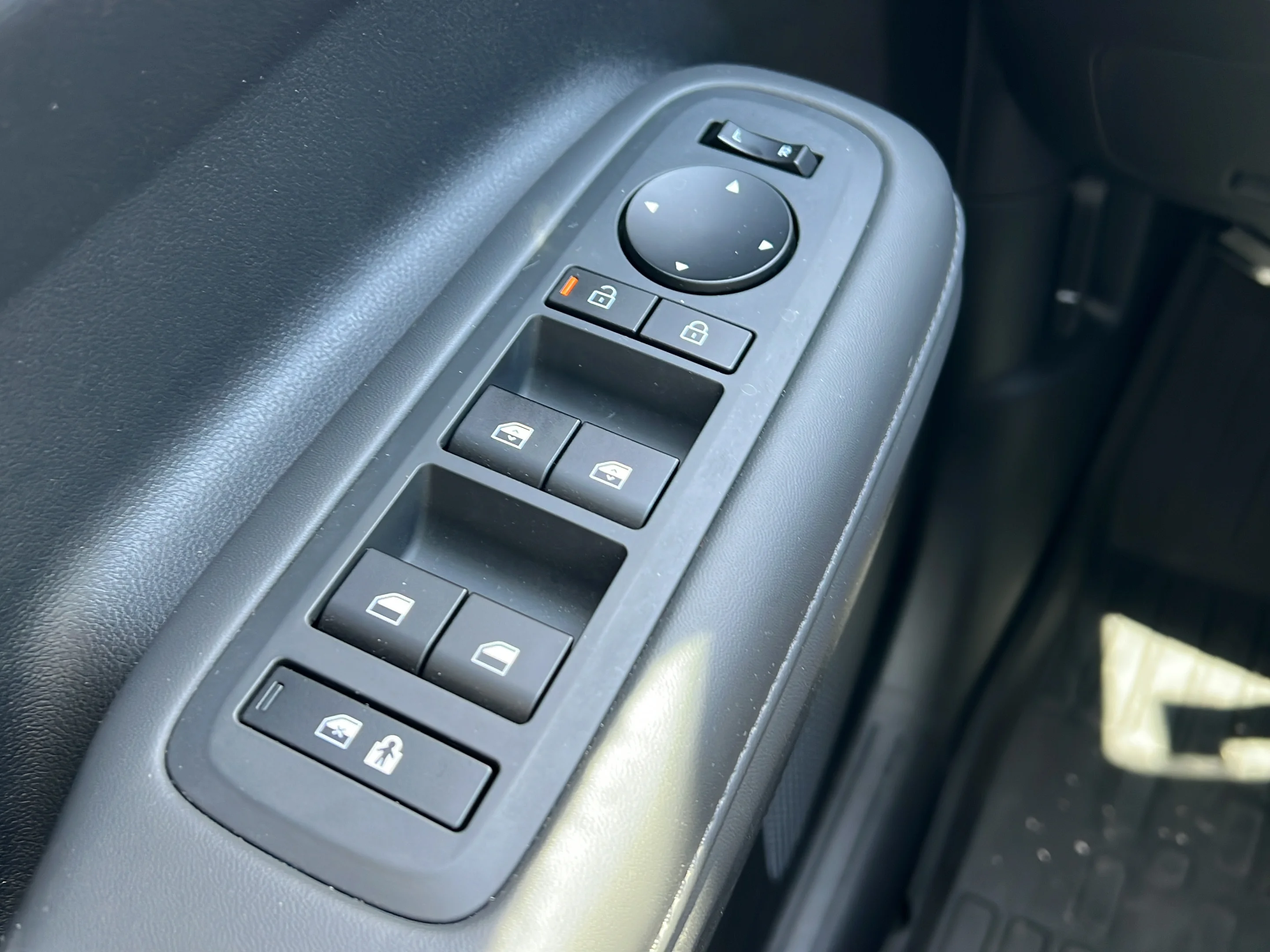 Used 2025 Serenity White Hyundai SEL image 18