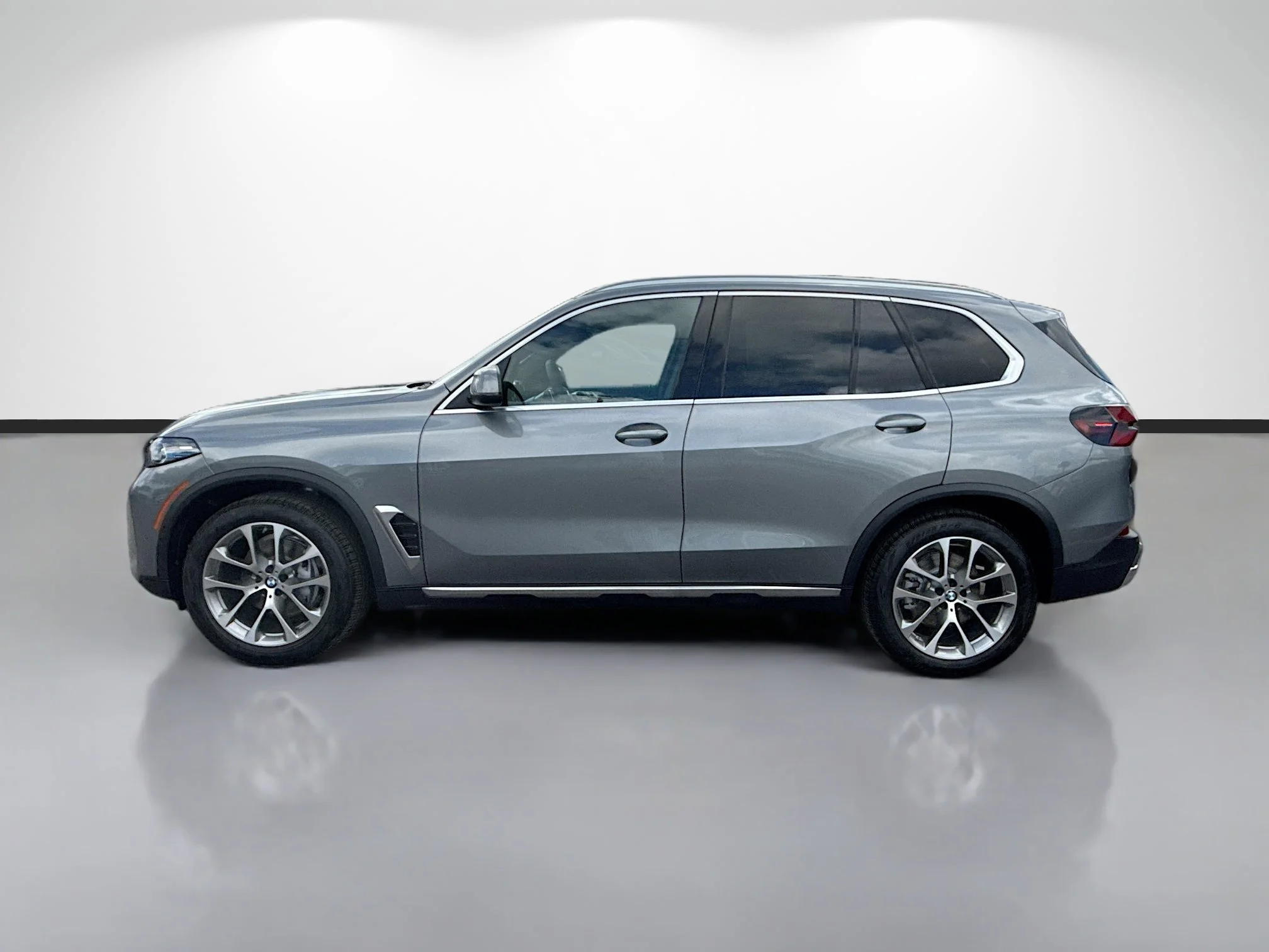 New 2026 Skyscraper Grey Metallic BMW sDrive40i image 6