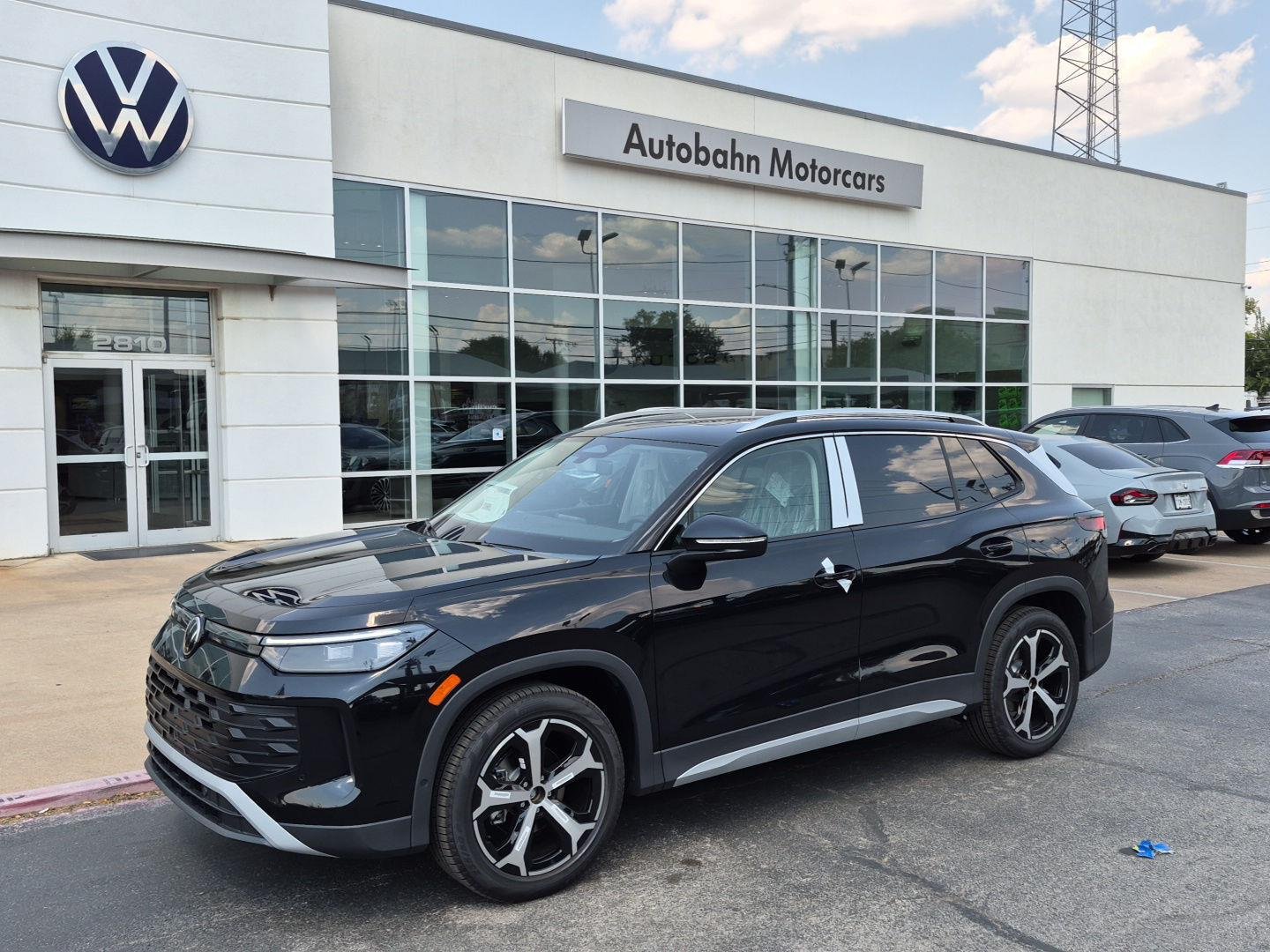 New 2026 Deep Black Pearl Volkswagen SE image 13