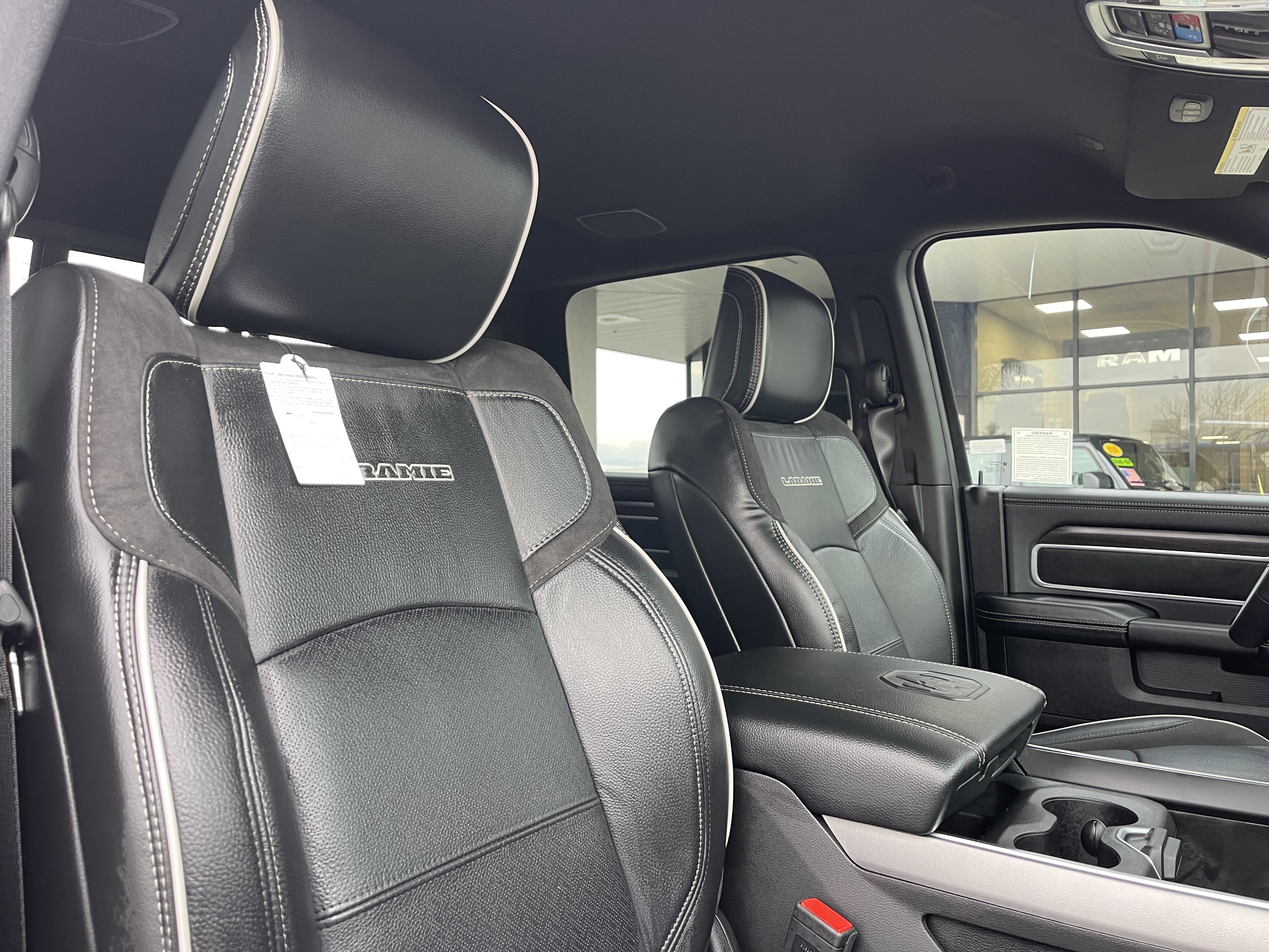 New 2026 Diamond Black Crystal Pearl-Coat Exterior Paint RAM Laramie image 26