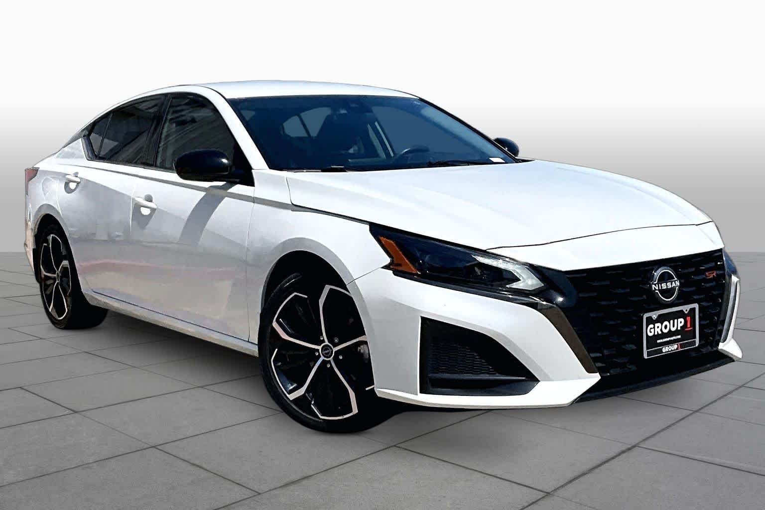 Used 2024 Pearl White Tricoat Nissan 2.5 SR image 3