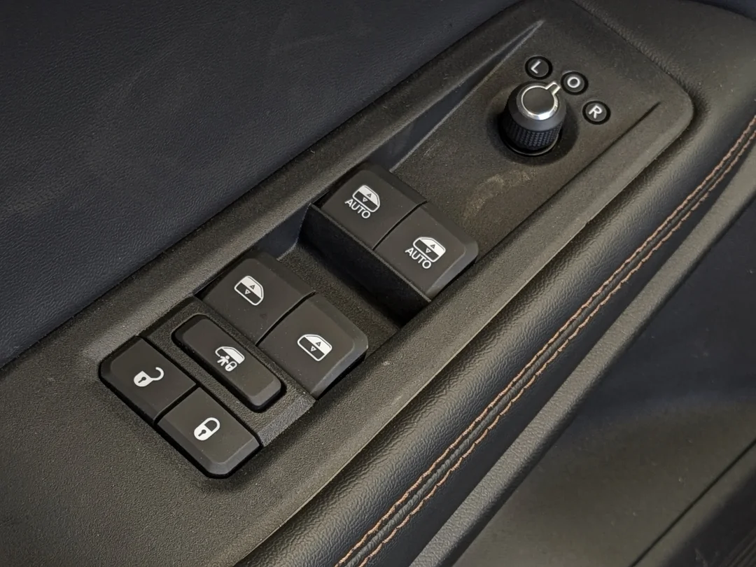 New 2026 Grey Jeep Limited - - 4x4 - Hybrid - Preferred Package 23G - Pano Sunroof & More! image 13