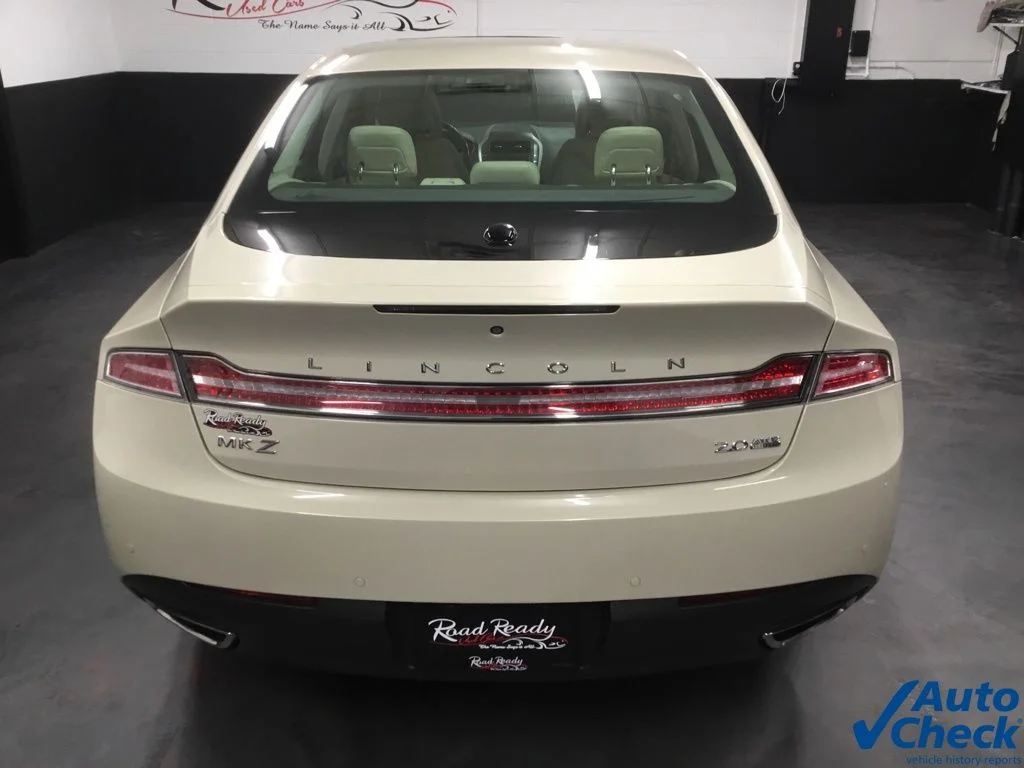 Used 2015 Silver Lincoln Base image 9
