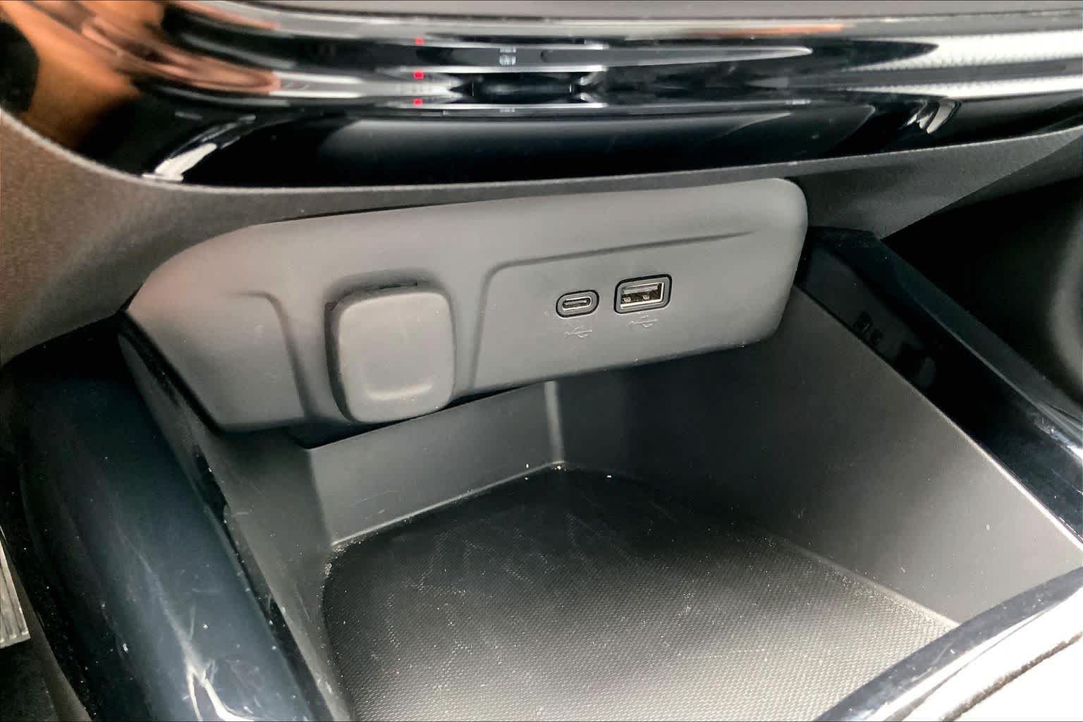 Used 2025 Mosaic Black Metallic Chevrolet LT image 34