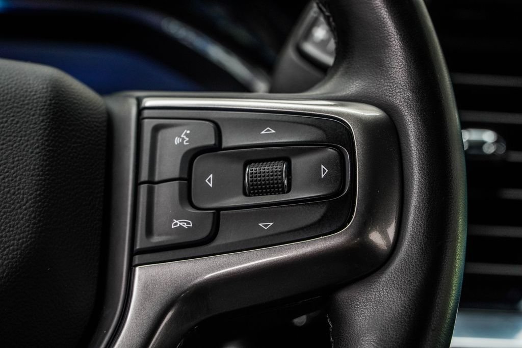 Used 2025 White Chevrolet LT image 32
