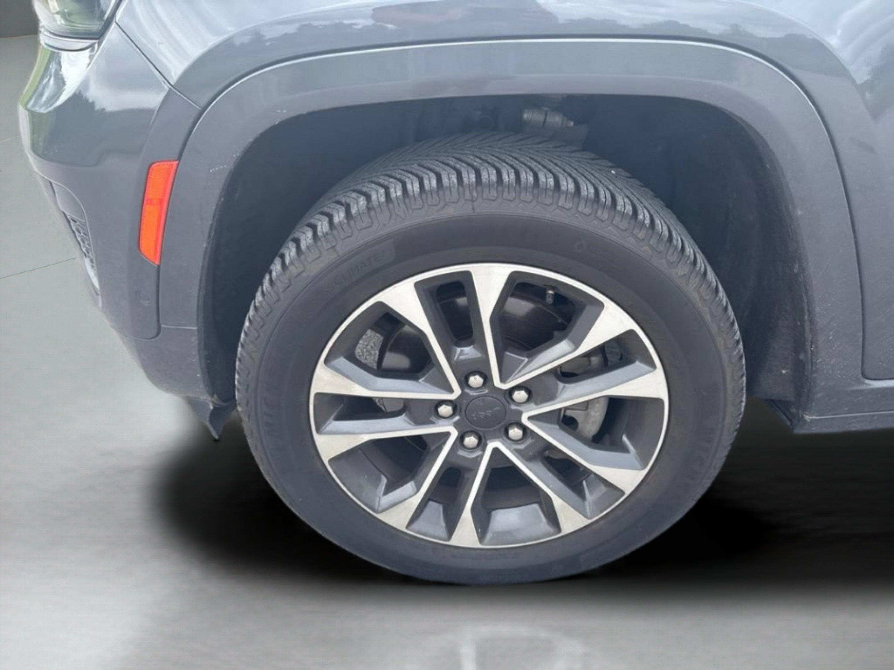 Used 2023 Baltic Gray Metallic Clearcoat Jeep Overland image 37