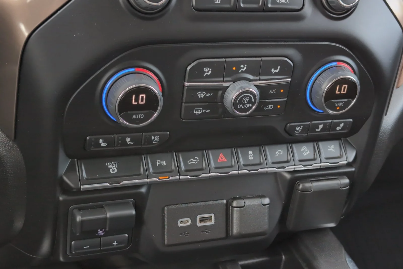 Used 2022 CHERRY RED TINTCOAT Chevrolet High Country image 21