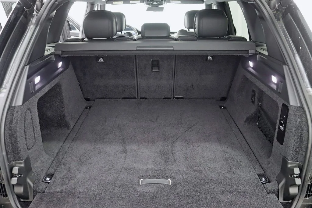 Used 2024 Black Land Rover SE image 40