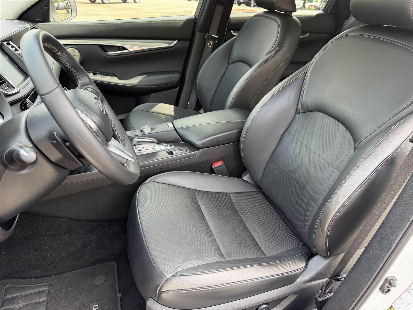 Used 2024 Radiant White INFINITI LUXE image 21