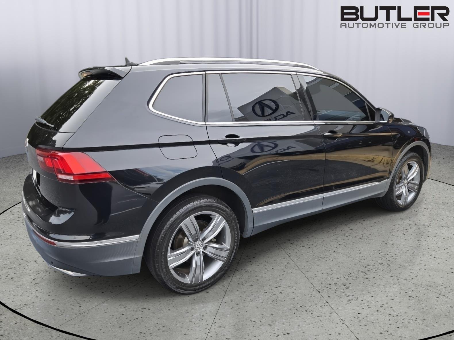 Used 2020 Deep Black Pearl Volkswagen SEL image 4