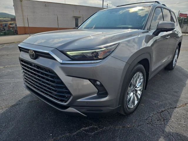 Used 2025 Gray Toyota Platinum image 4
