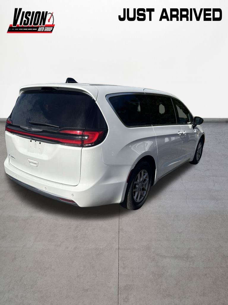 Used 2026 White Chrysler Select image 6
