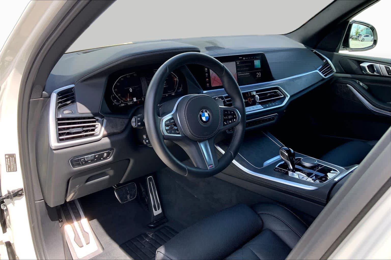 Used 2023 Alpine White BMW sDrive40i image 17