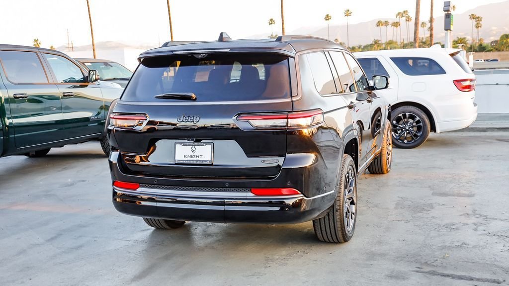 New 2026 Diamond Black Crystal Pearlcoat Jeep Summit image 9