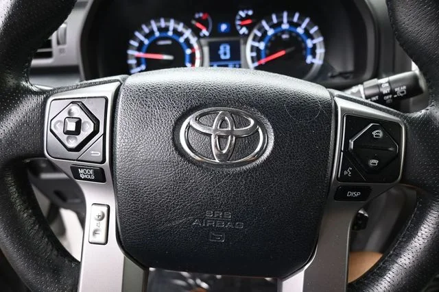 Used 2018 White Toyota SR5 image 17