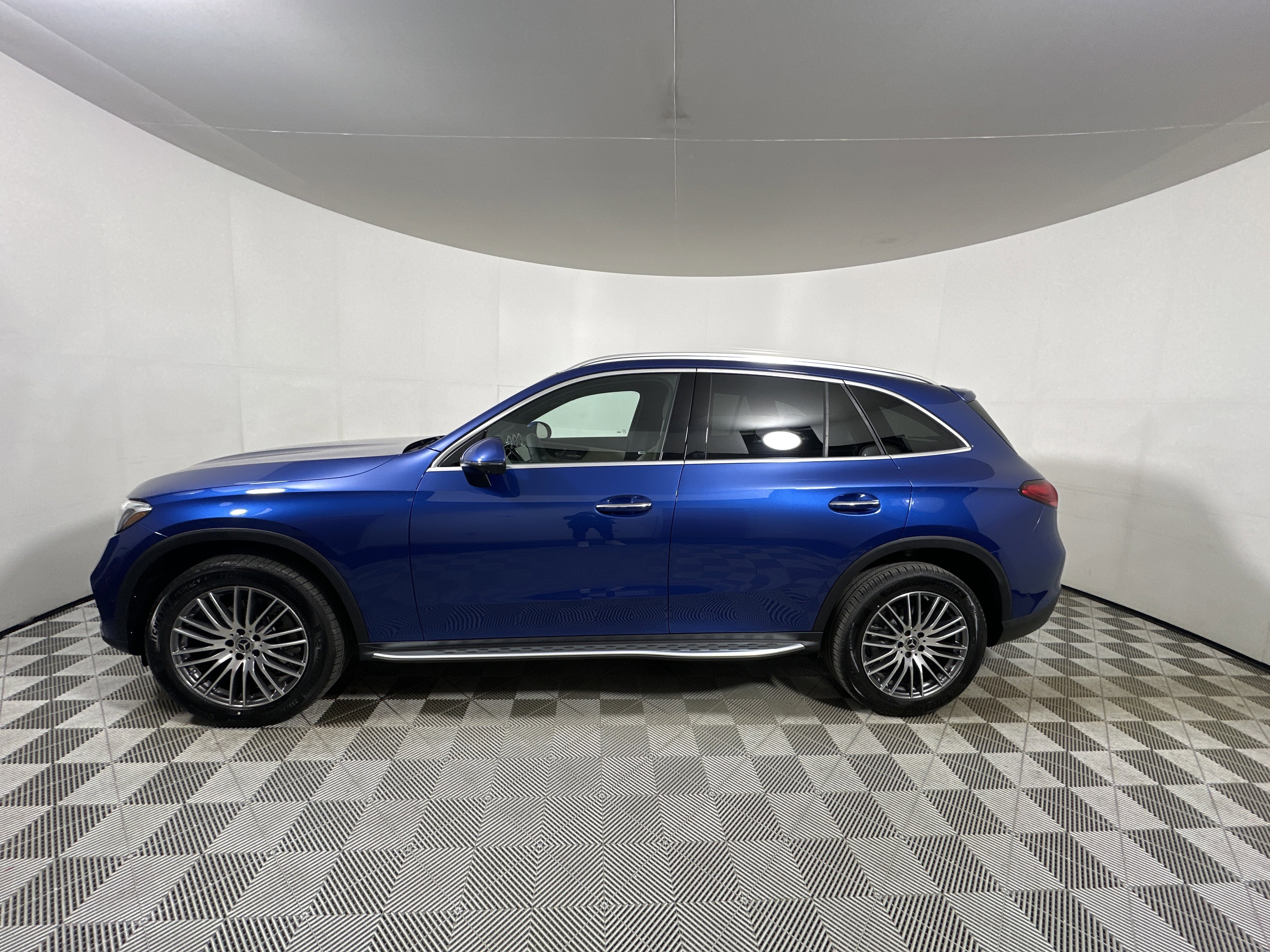 New 2026 Starling Blue Metallic Mercedes-Benz GLC 300 image 4