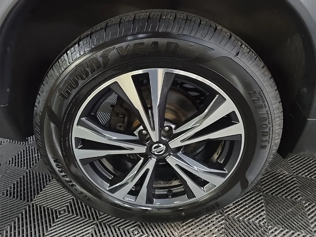 Used 2017 Black Nissan SL image 15