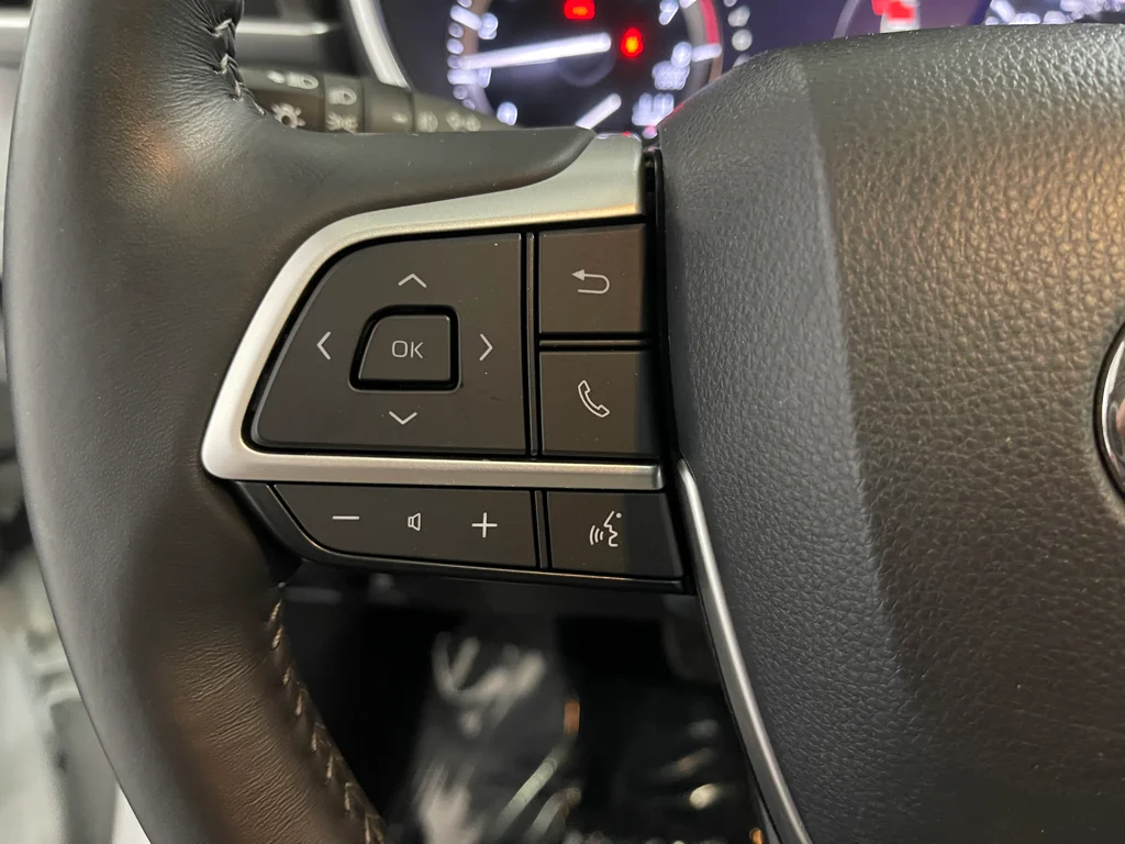 Used 2022 Beige Toyota XLE image 22