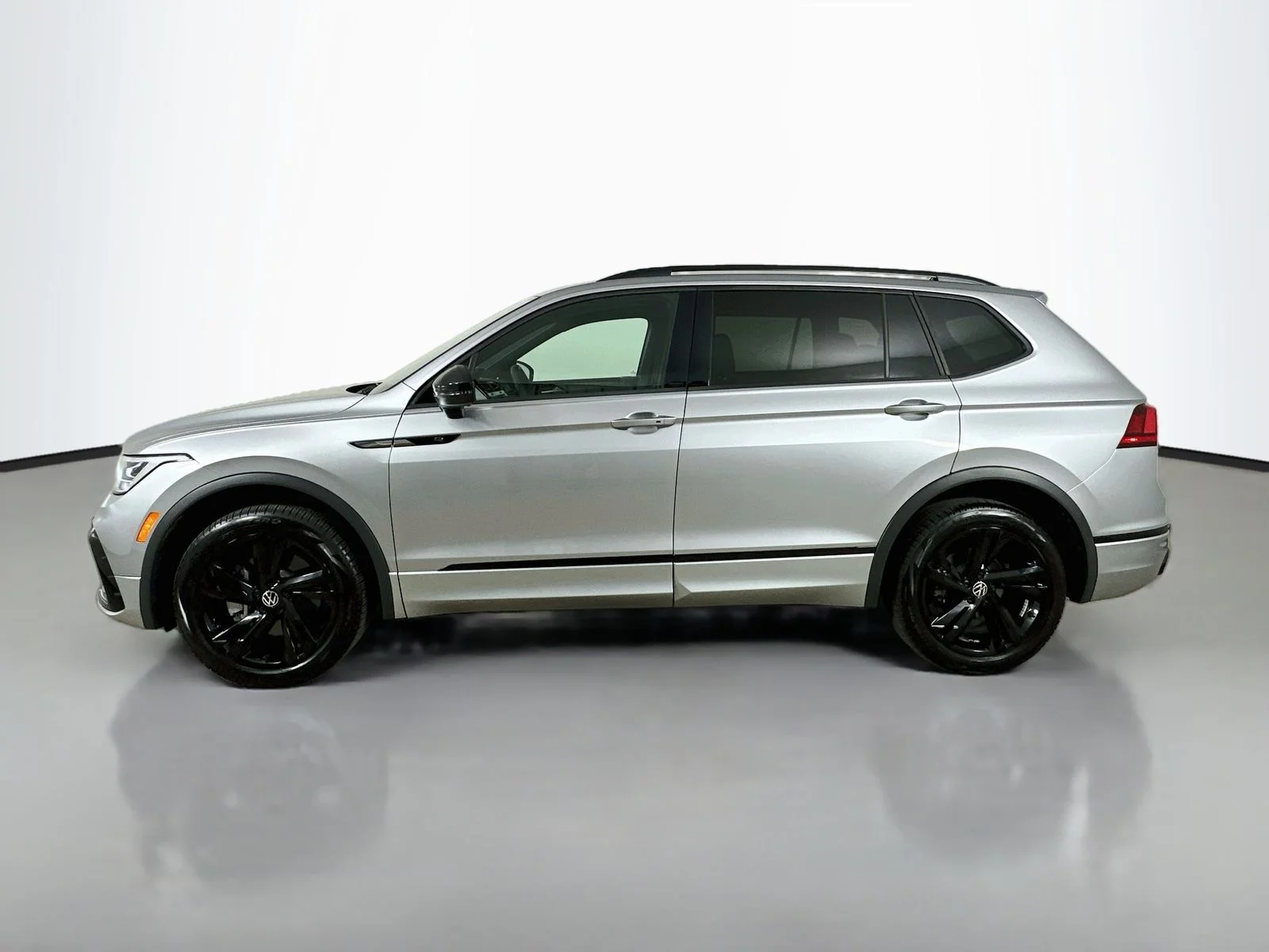 Used 2024 Silver Volkswagen  image 8