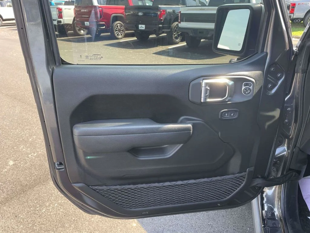 Used 2025 Gray Jeep Rubicon image 15