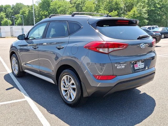 Used 2017 Gray Hyundai SE image 5