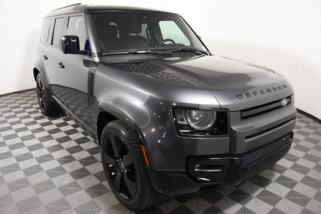 Used 2023 Carpathian Gray Premium Metallic Land Rover X-Dynamic SE image 9