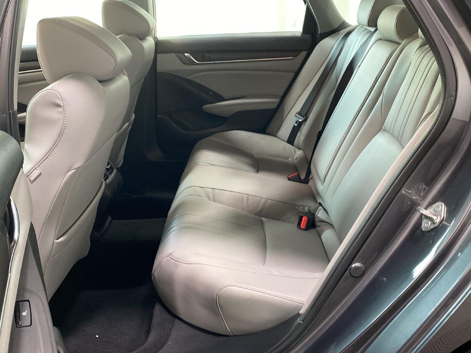 Used 2018 Modern Steel Metallic Honda Touring image 18