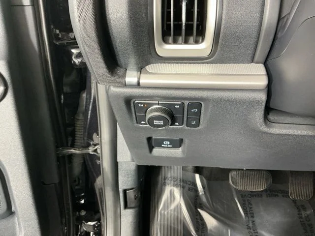Used 2025 Black Metallic Ford Active image 28