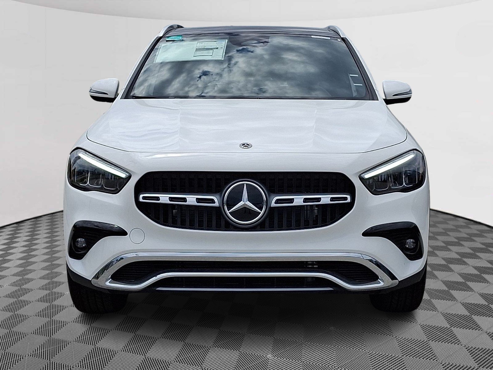 New 2026 Polar White Mercedes-Benz GLA 250 image 2