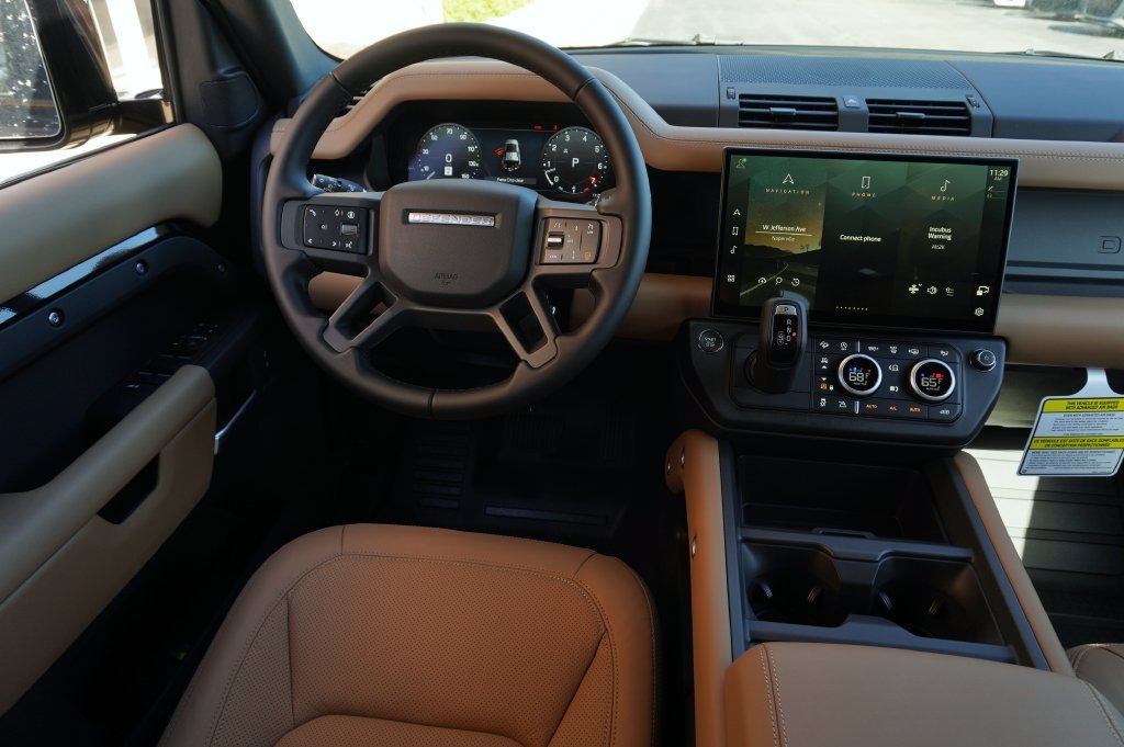New 2026 Santorini Black Land Rover X-Dynamic SE image 15