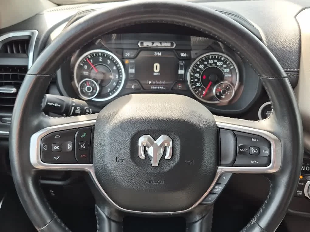 Used 2022 Diamond Black Crystal Pearlcoat Ram Laramie image 15