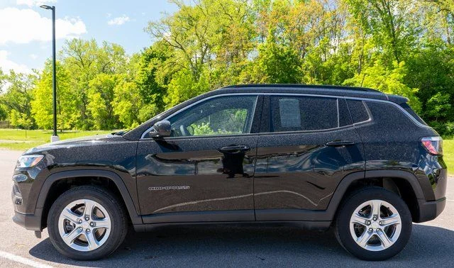 Used 2023 Black Jeep Latitude image 9