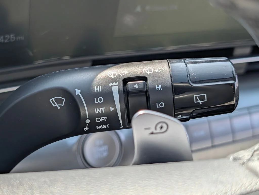 Used 2024 Green Hyundai SEL image 29
