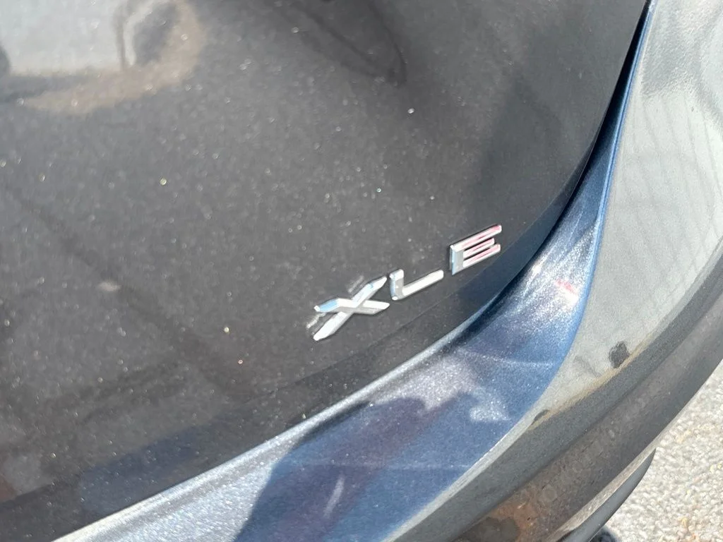 Used 2015 Gray Toyota XLE image 32